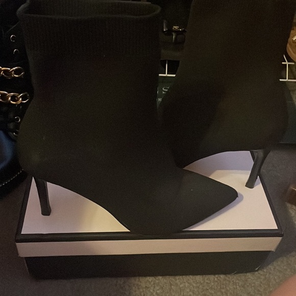 Heeled booties - Picture 2 of 3
